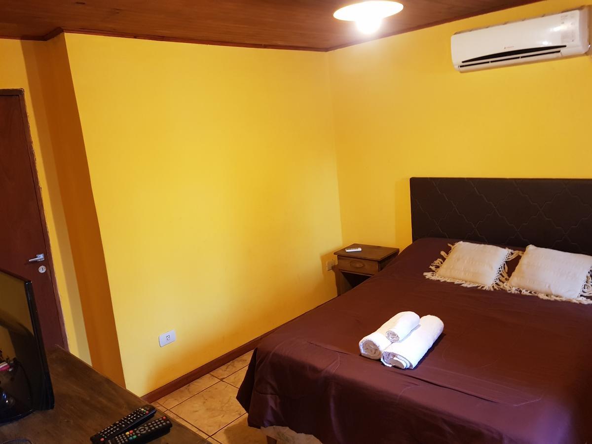 Residencial Uno Hostel Πουέρτο Ιγκουασού Εξωτερικό φωτογραφία