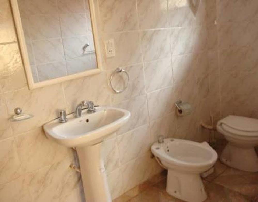 Residencial Uno Hostel Πουέρτο Ιγκουασού Εξωτερικό φωτογραφία
