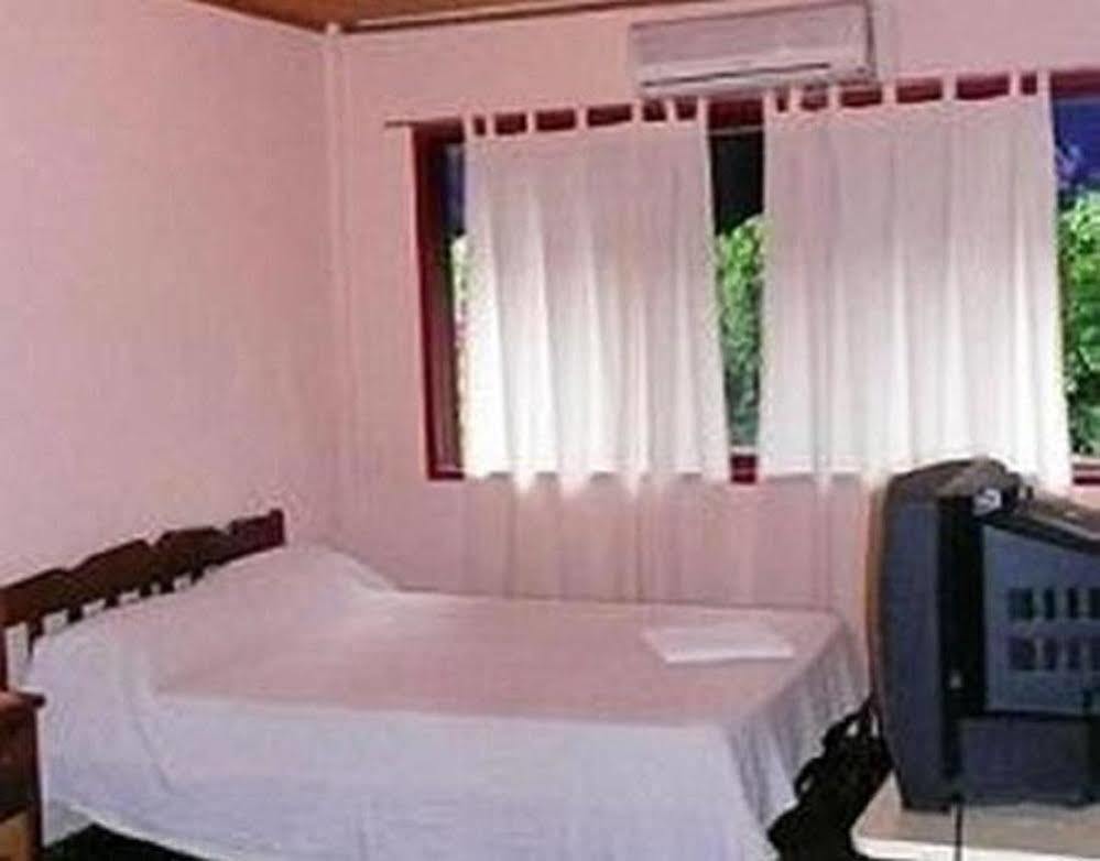 Residencial Uno Hostel Πουέρτο Ιγκουασού Εξωτερικό φωτογραφία